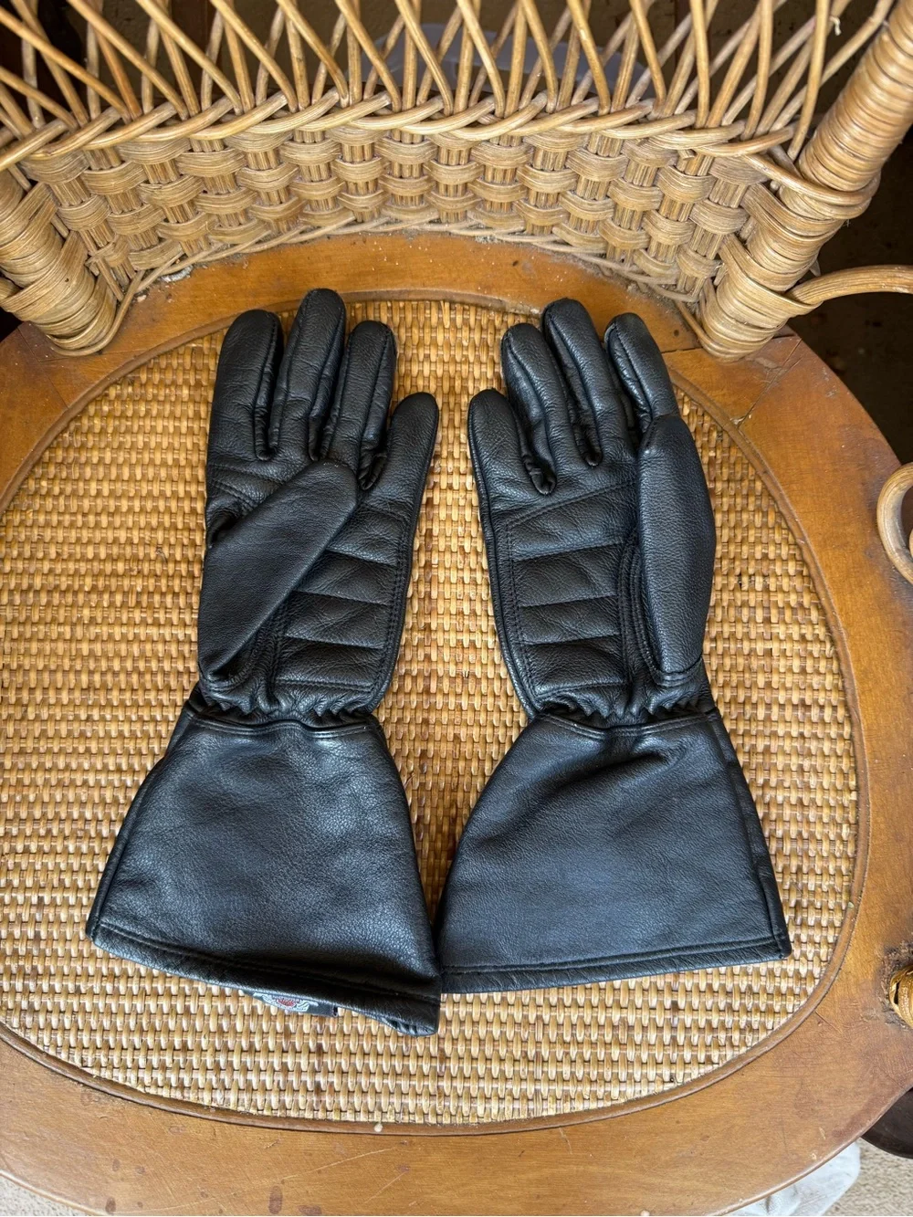 Harley-Davidson Black Leather Gauntlet Women's Riding Gloves with Medallion